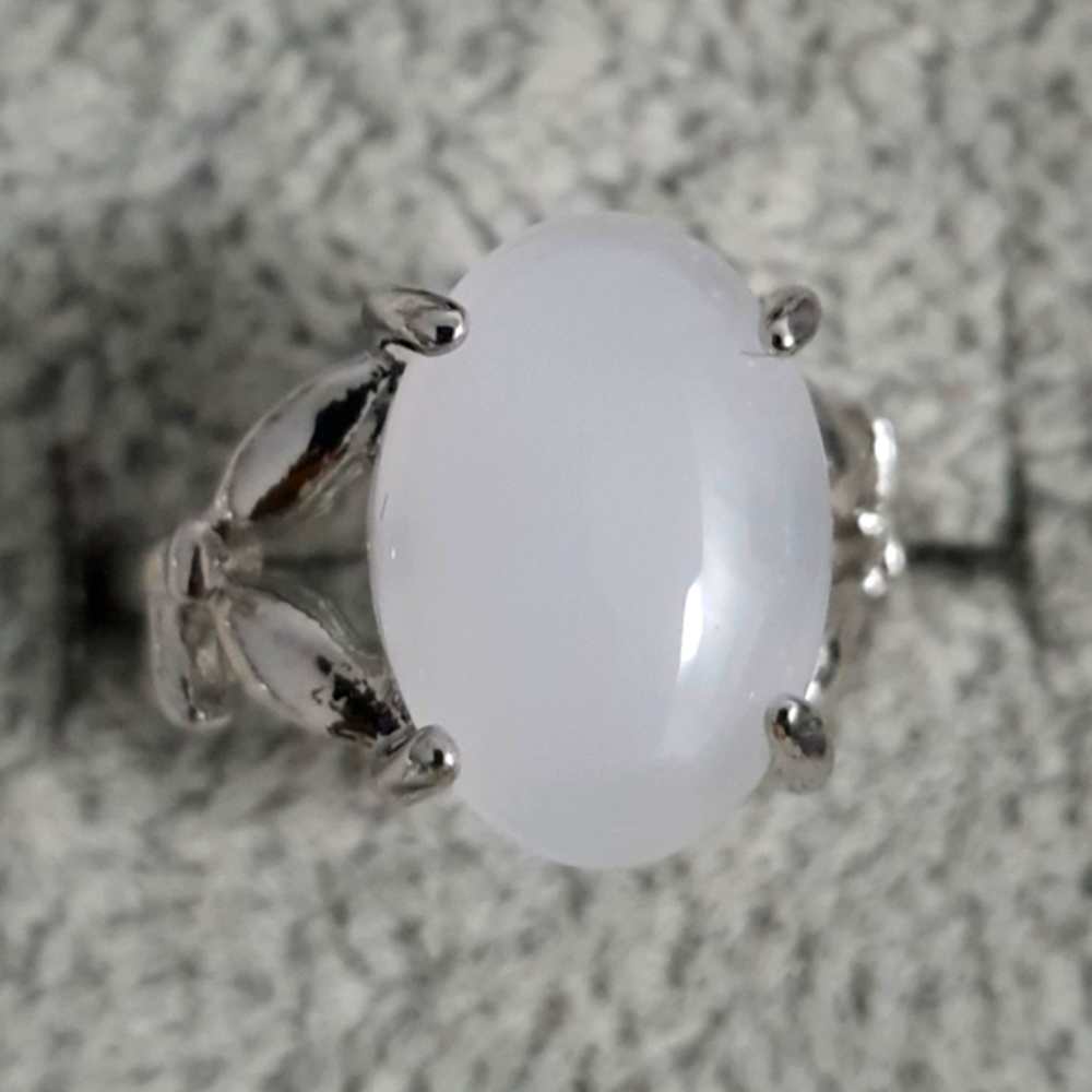 Elegant Silver Opaque Chalcedony Oval Ring